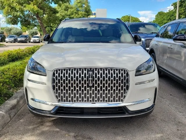 2025 Lincoln Corsair Premiere photo 2