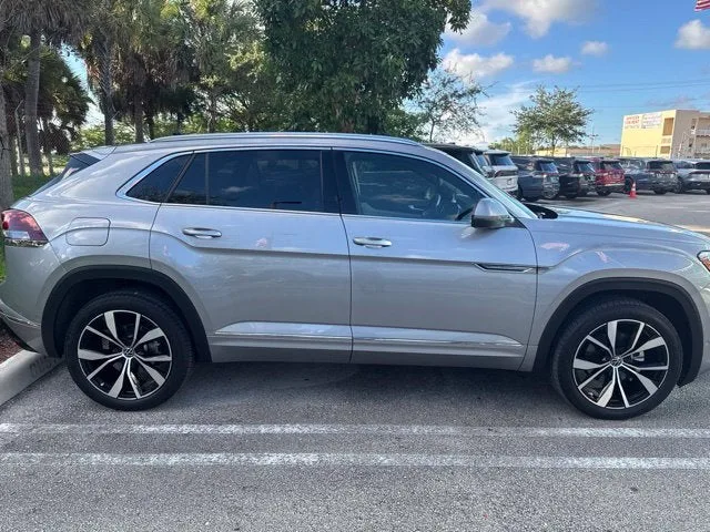 2025 Volkswagen Atlas Cross Sport 2.0T SEL Premium R-Line photo 4