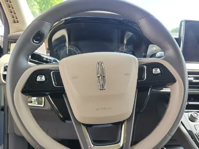 2022 Lincoln Corsair Standard photo 16