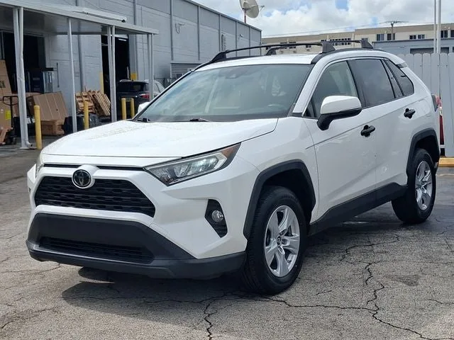 2019 Toyota RAV4 XLE photo 2