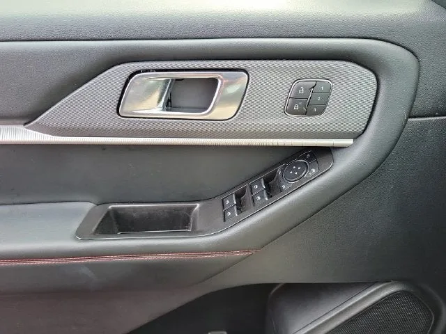 2025 Ford Explorer ST-Line photo 12