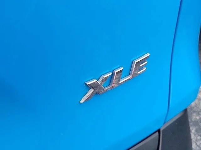 2020 Toyota RAV4 XLE photo 5