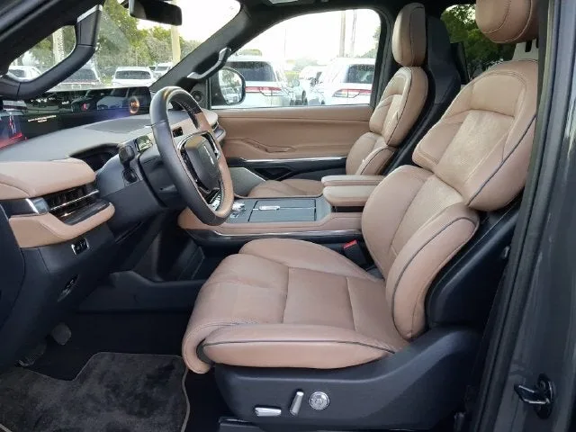 2025 Lincoln Navigator L Black Label photo 12
