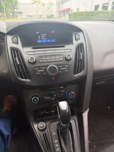 2016 Ford Focus SE photo 8
