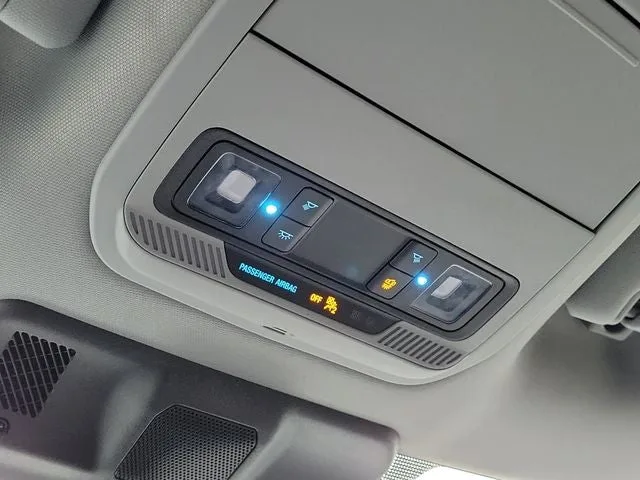 2023 Ford F-150 Lightning XLT photo 32