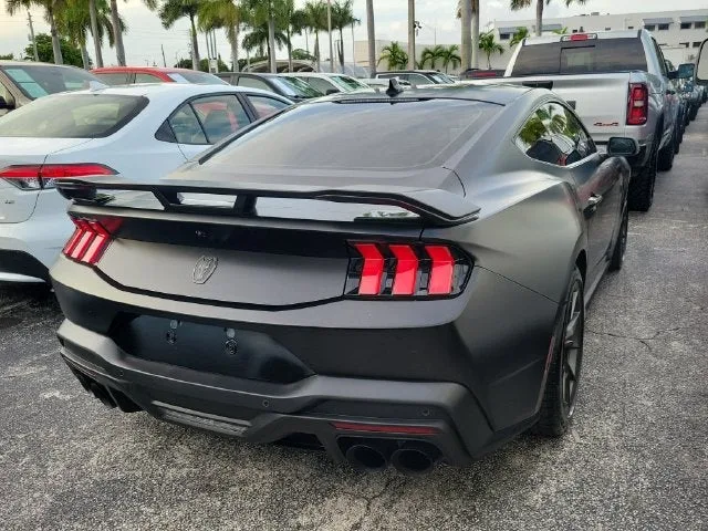 2026 Ford Mustang Dark Horse photo 3