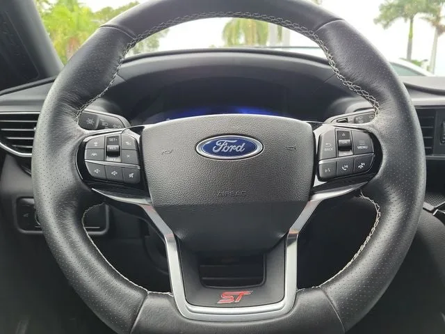 2023 Ford Explorer ST photo 19