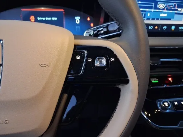 2024 Lincoln Corsair Premiere photo 18