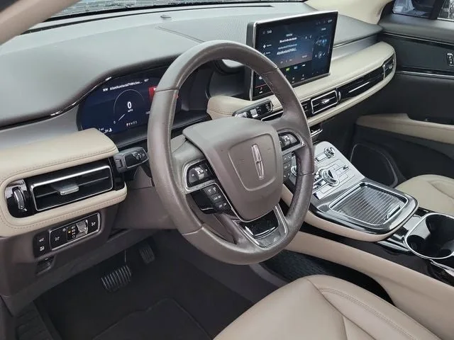 2023 Lincoln Nautilus Standard photo 8