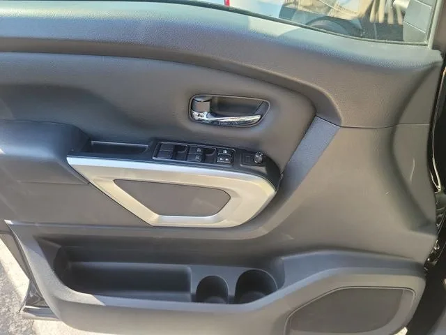 2024 Nissan Titan SV photo 16