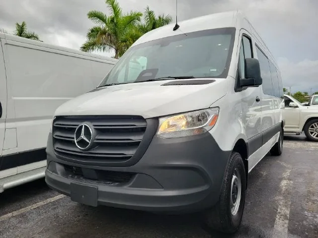2025 Mercedes-Benz Sprinter 2500 Passenger 170 WB High Roof photo 32