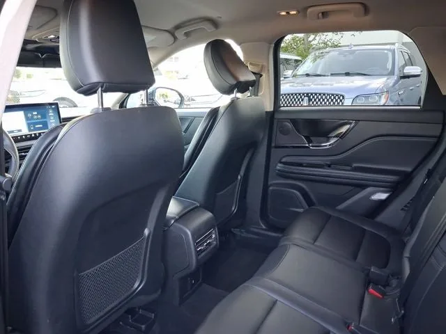 2023 Lincoln Corsair Standard photo 5