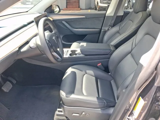 2025 Tesla Model Y Long Range photo 12