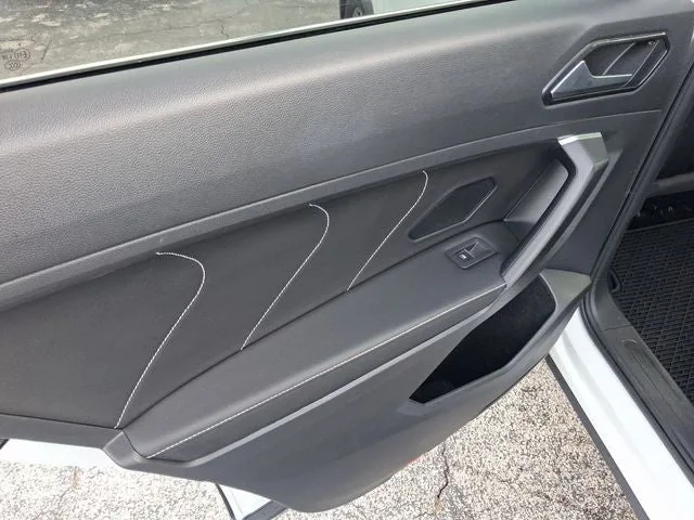 2022 Volkswagen Tiguan 2.0T SE photo 9