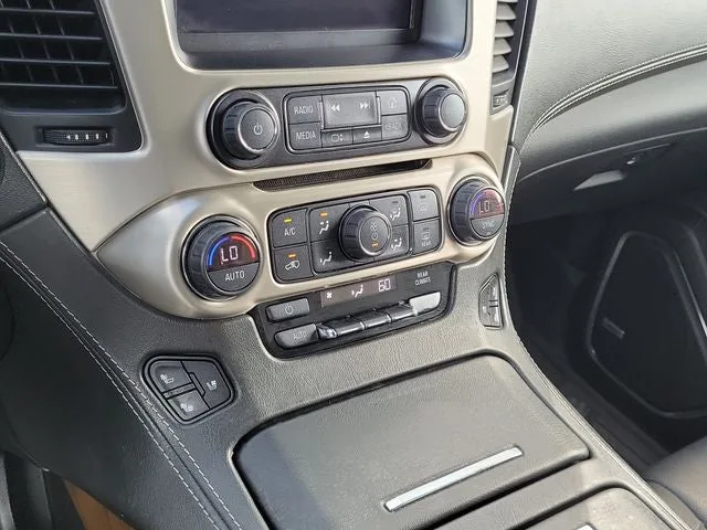 2020 GMC Yukon Denali photo 32