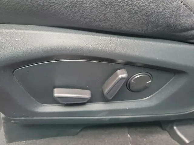 2023 Ford Explorer ST photo 12