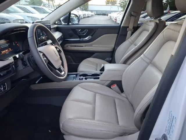 2024 Lincoln Corsair Premiere photo 11