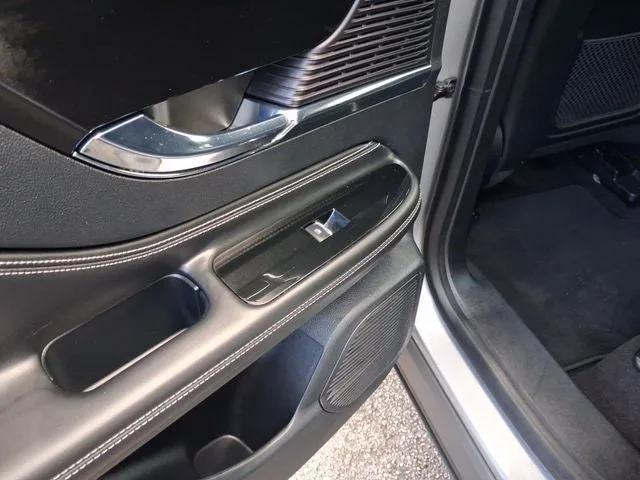 2021 Lincoln Corsair Standard photo 10