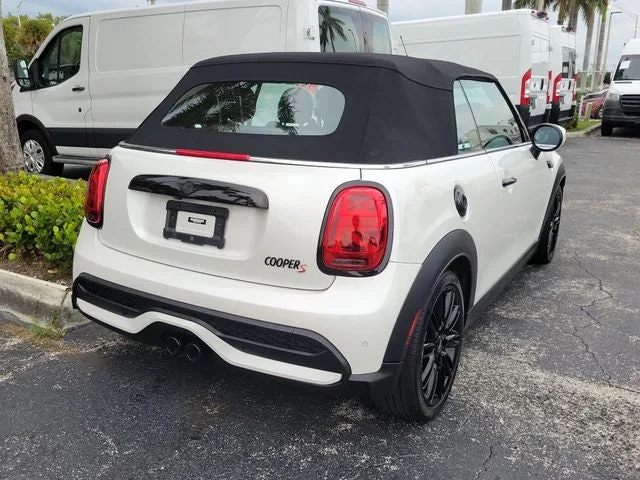 2023 MINI Cooper S Signature photo 3