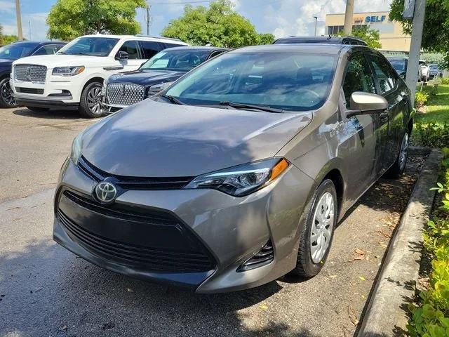 2018 Toyota Corolla LE photo 29