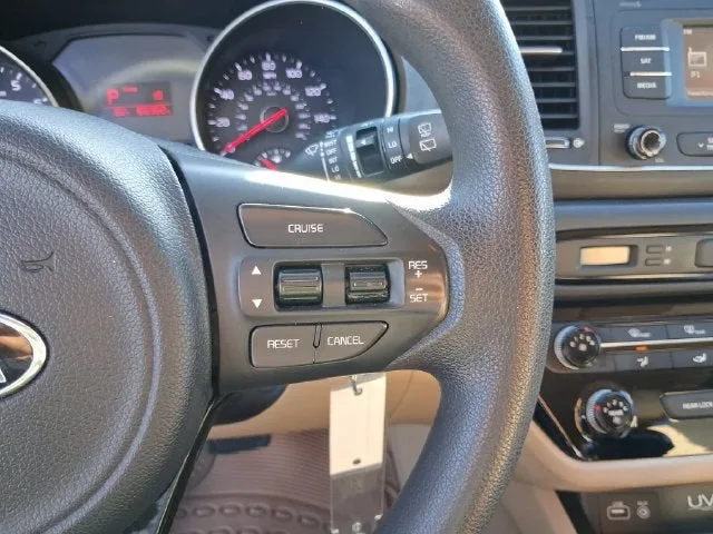 2015 Kia Sedona LX photo 16