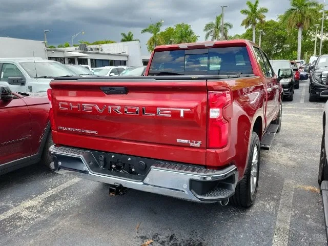 2021 Chevrolet Silverado 1500 LTZ photo 3