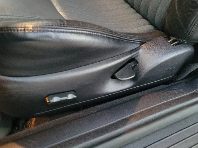 2005 Ford Thunderbird Base photo 12