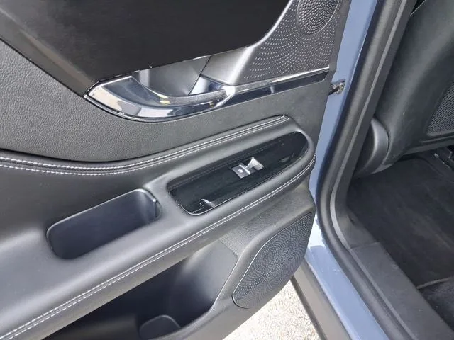 2023 Lincoln Corsair Standard photo 10