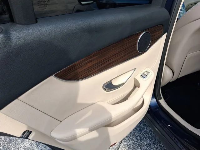 2022 Mercedes-Benz GLC GLC 300 photo 9