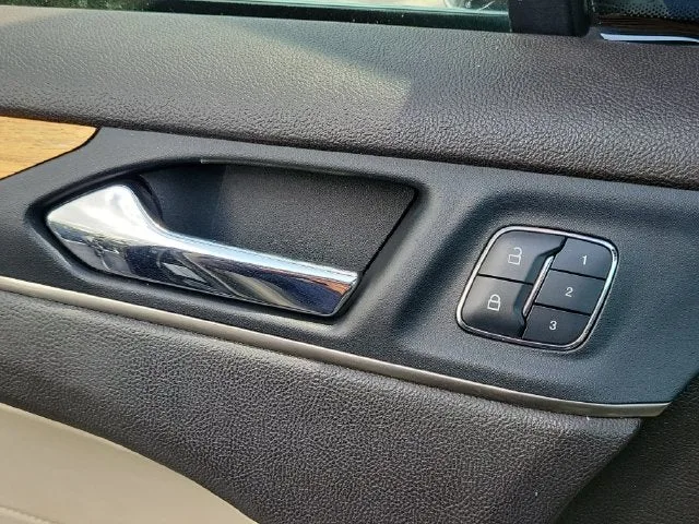2015 Lincoln MKC Base photo 15