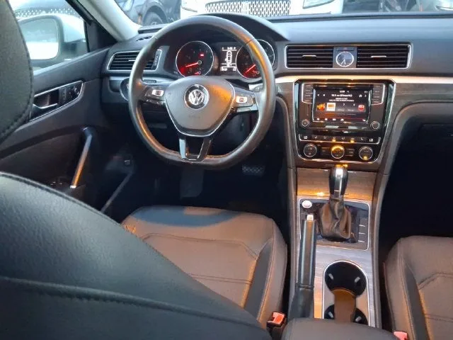 2017 Volkswagen Passat 1.8T SE photo 8
