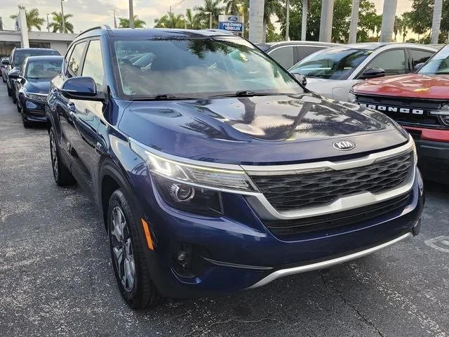 2021 Kia Seltos EX photo 2