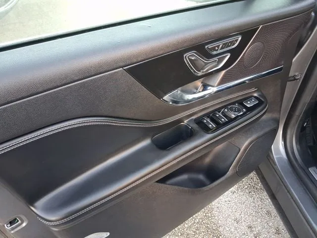 2023 Lincoln Corsair Standard photo 14