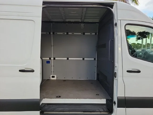 2025 Mercedes-Benz Sprinter 2500 Cargo 170 WB High Roof photo 6