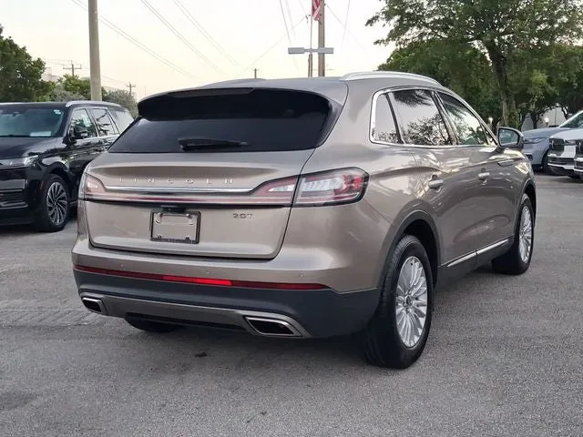 2019 Lincoln Nautilus Standard photo 3
