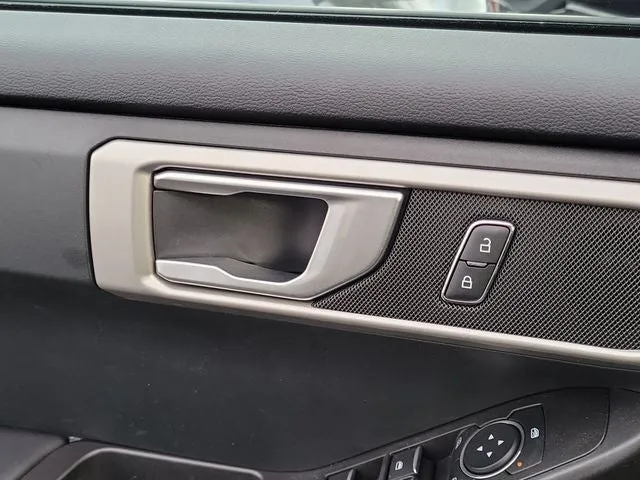 2023 Ford Explorer Base photo 13