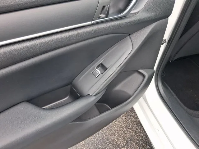 2018 Honda Accord LX photo 10