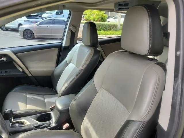 2015 Toyota RAV4 XLE photo 5