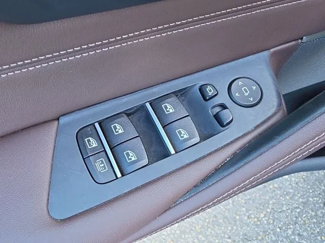 2023 BMW 5 Series M550i xDrive photo 13