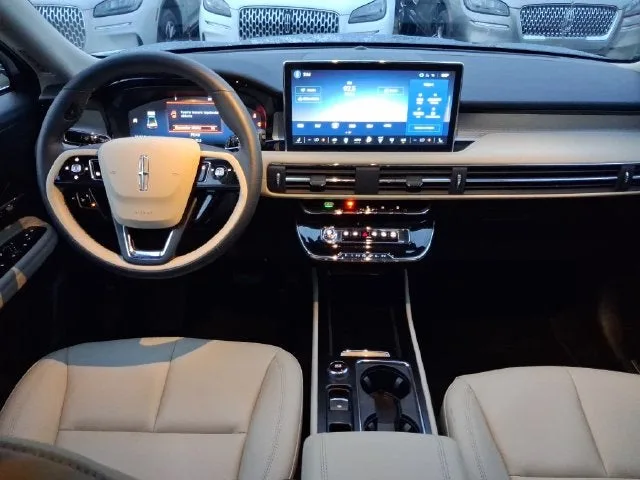 2025 Lincoln Corsair Premiere photo 7