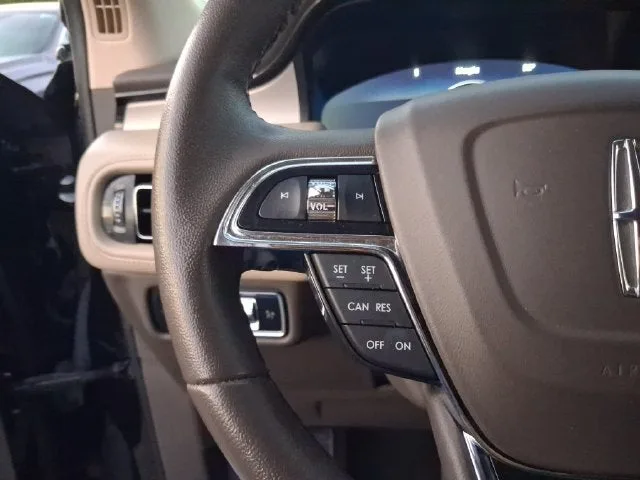 2023 Lincoln Nautilus Standard photo 17