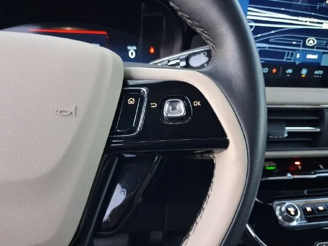 2025 Lincoln Corsair Premiere photo 18