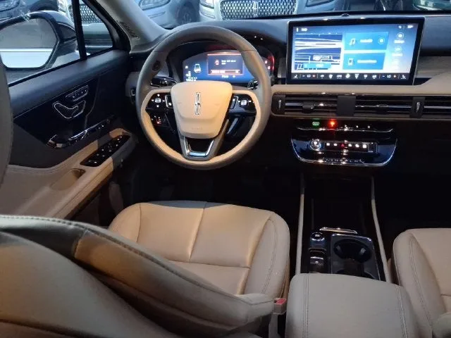 2024 Lincoln Corsair Premiere photo 8