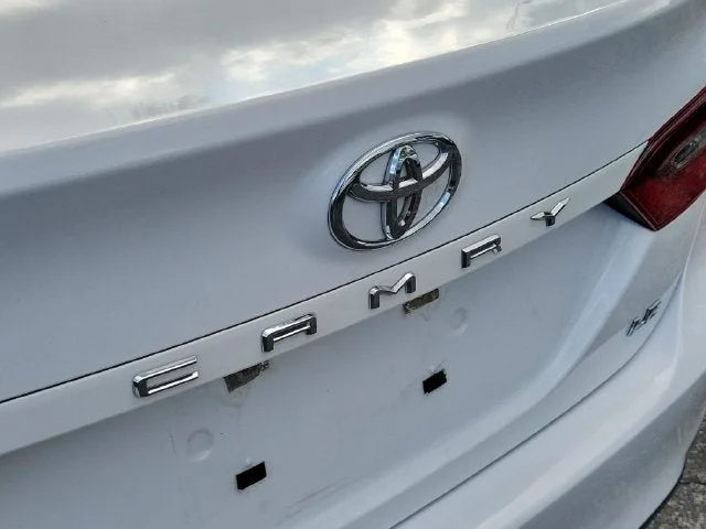 2022 Toyota Camry LE photo 5