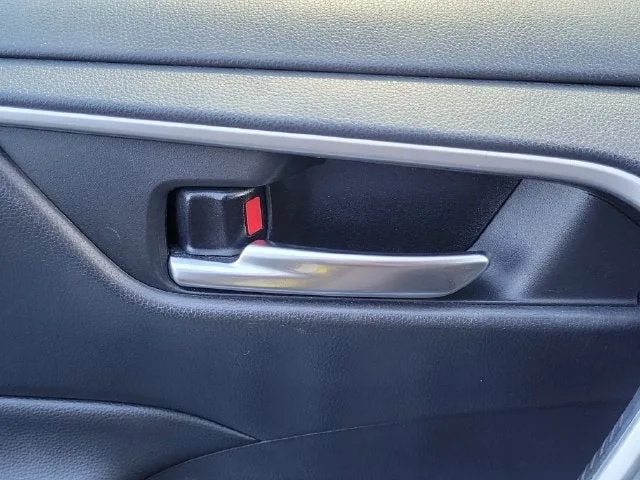 2022 Toyota RAV4 XLE photo 17