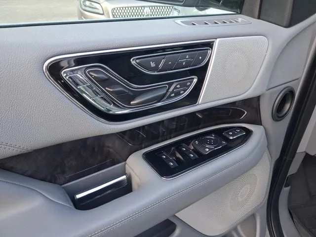 2020 Lincoln Navigator L Reserve photo 15
