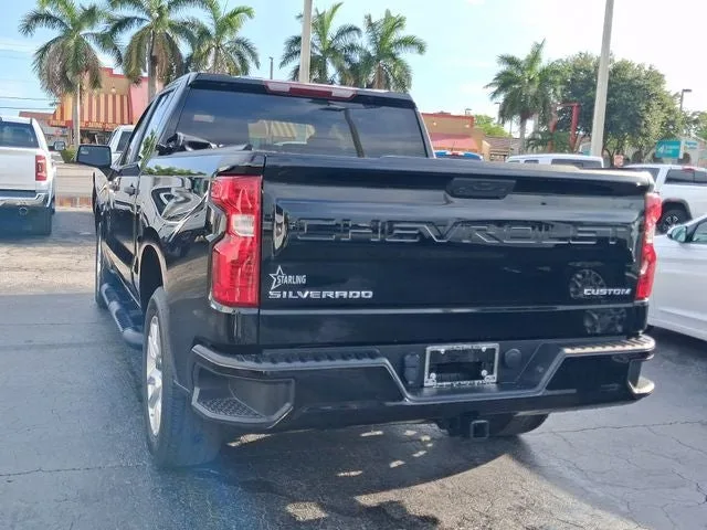 2023 Chevrolet Silverado 1500 Custom photo 3