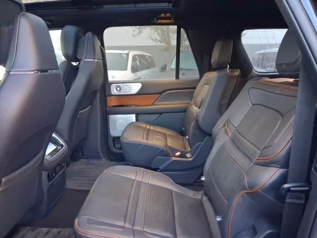 2024 Lincoln Navigator L Black Label photo 6
