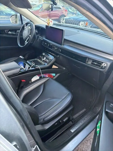 2023 Lincoln Nautilus Standard photo 24