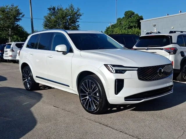 2026 Volvo XC90 B5 Plus photo 22